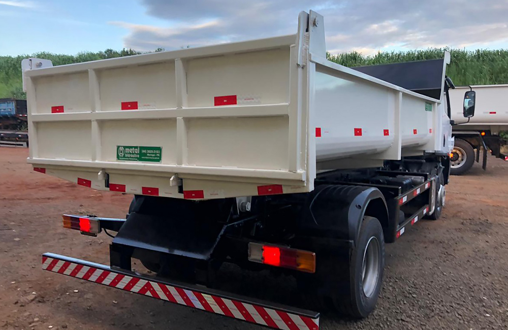 Caçamba Basculante 5m³