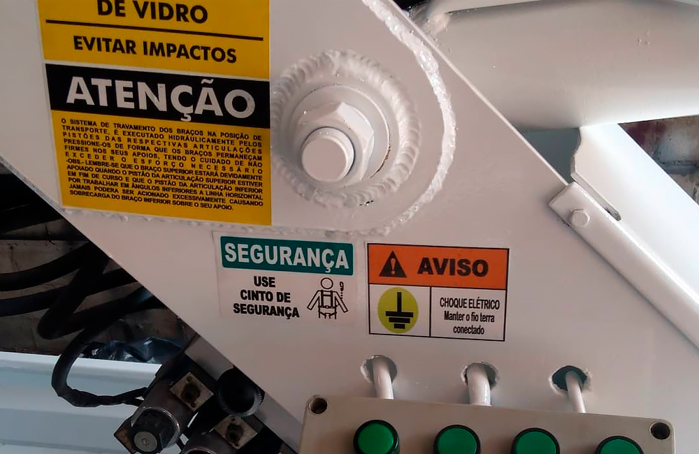 Linha Viva com Carroceria Metálica