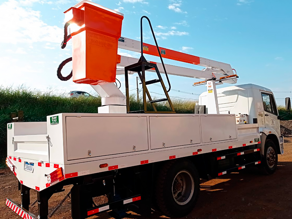 Cesto Aéreo Acoplado Isolado NR12