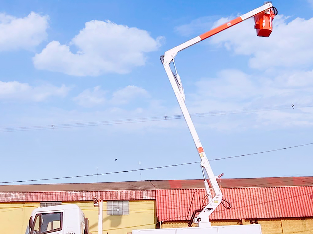Cesto Aéreo Acoplado Isolado NR12